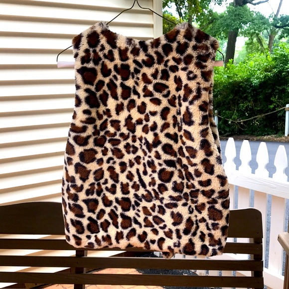 Sophia + Zelda Children’s leopard Vest. Size 16. - Picture 2 of 2